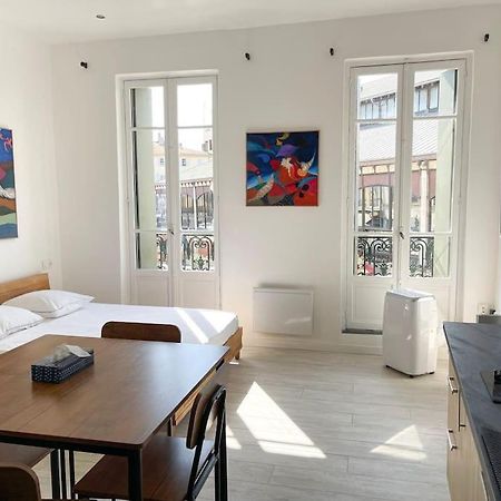 Vue Sur La Place Des Halles, Art Apparts Безьє Екстер'єр фото