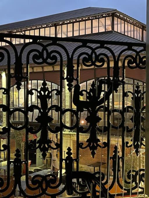 Vue Sur La Place Des Halles, Art Apparts Безьє Екстер'єр фото