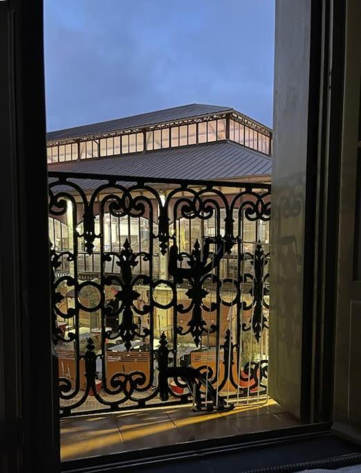 Vue Sur La Place Des Halles, Art Apparts Безьє Екстер'єр фото